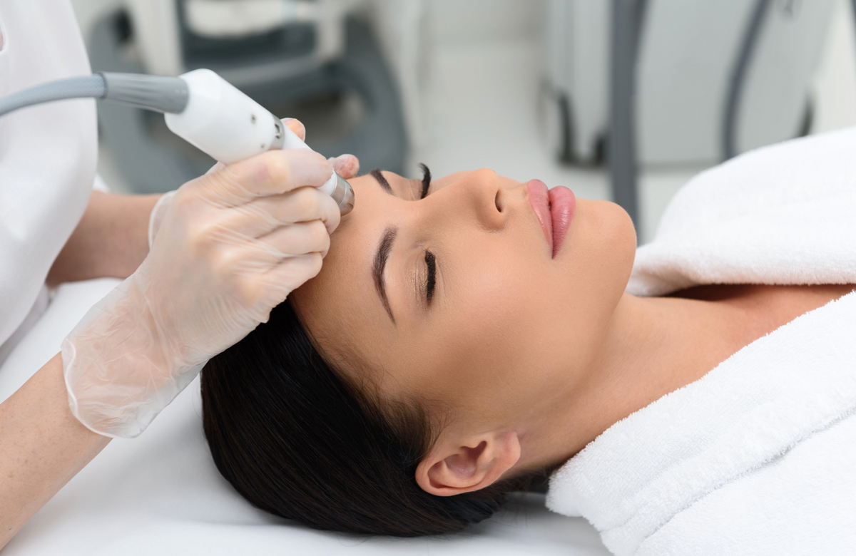 Soin Visage Anti-Age régénérant - Radiofréquence multipolaire combinée